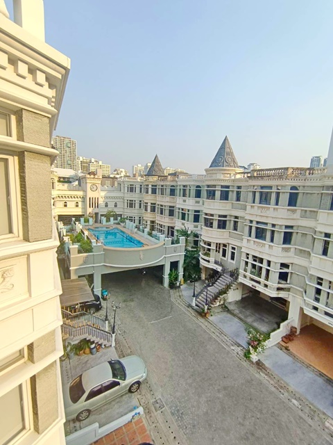 สุขุมวิท ARLมักกะสัน MRTเพชรบุรี 550ม.ให้เช่าทาวน์เฺฮาส์หรู 4 ชั