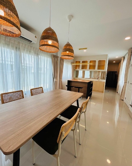 คฤหาสน์ใหม่ หรู 2 ชั้น ย่านเมกาบางนา 1.3 กม. 214 ตร.ม. วิวสวน.4 น