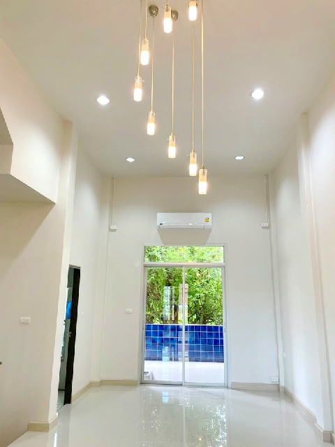 รัชดาภิเษก700ม. MRTลาดพร้าว 400ม. ทาวน์โฮม 4ชั้น ใหม่ทั้งหลัง 4นอ