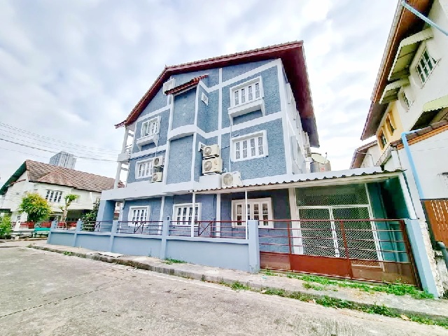 MRTแจ้งวัฒนะ14 1.3กม. คฤหาสน์ใหม่ ห้องมุม 3ชั้น 40ตร.วา. 4นอน