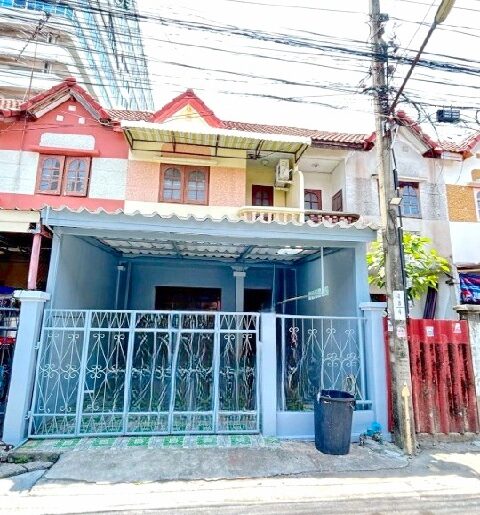 ม.เกษมบัณฑิต ร่มเกล้า 100 ม. MRT มีนบุรี 1กม. ทาวน์เฮาส์ 2 ชั้น