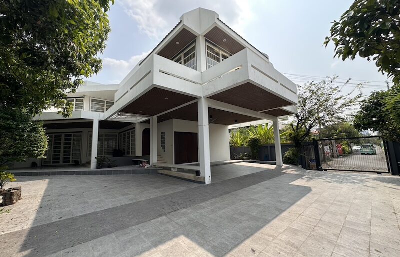 BH3527 ให้เช่าบ้านเดี่ยว สุขุมวิท 71 ซอยปรีดีพนมยงค์ 14