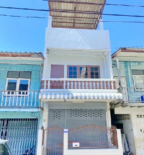 ให้เช่าบ้านทาวน์โฮม 3 ชั้น ตลาดถนนคนเดิน เกาะลอย โรบินสัน ศรีราช