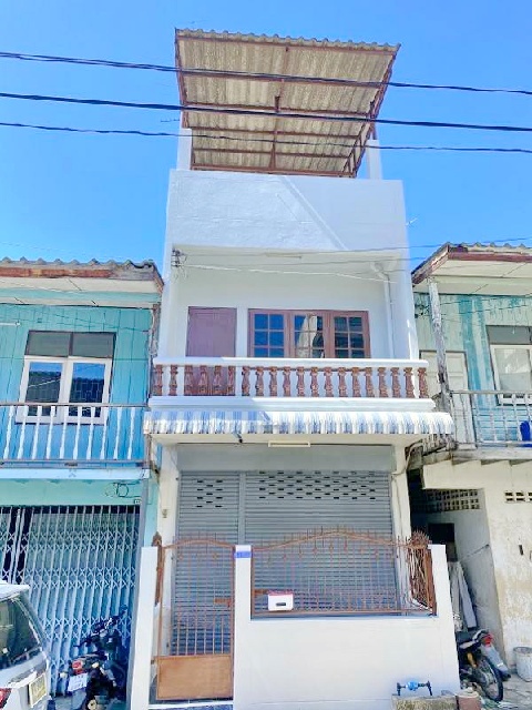ให้เช่าบ้านทาวน์โฮม 3 ชั้น ตลาดถนนคนเดิน เกาะลอย โรบินสัน ศรีราช