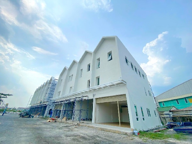 อาคารพาณิชย์ 3 ชั้น ตลาดนครฉลองกรุง 2.1 กม. APL ลาดกระบัง 8.3 กม