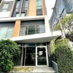 ให้เช่า ทาวน์โฮม/โฮมออฟฟิศ 3.5ชั้น แปลงมุม 30.3ตรวอยู่ถนนรามอินทร