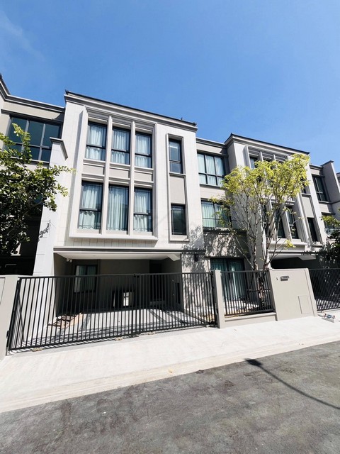 ให้เช่า Luxury townhome 3 ชั้น บ้านกลางเมือง Classe สุขุมวิท77