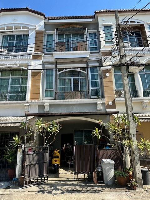 ขายทาวน์โฮม 3 ชั้น บ้านกลางเมือง ลาดพร้าว – โชคชัย 4 ติดกองปราบ