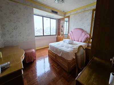 ขาย สี่พระยาริเวอร์วิว คอนโดมิเนียม 2นอน 1 น้ำ 62 ตารางเมตร ติดถน