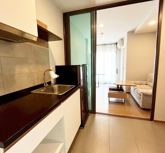 ขายด่วน คอนโด 1 ห้องนอน เดินข้ามสะพานลอยเป็นห้างเซ็นทรัล