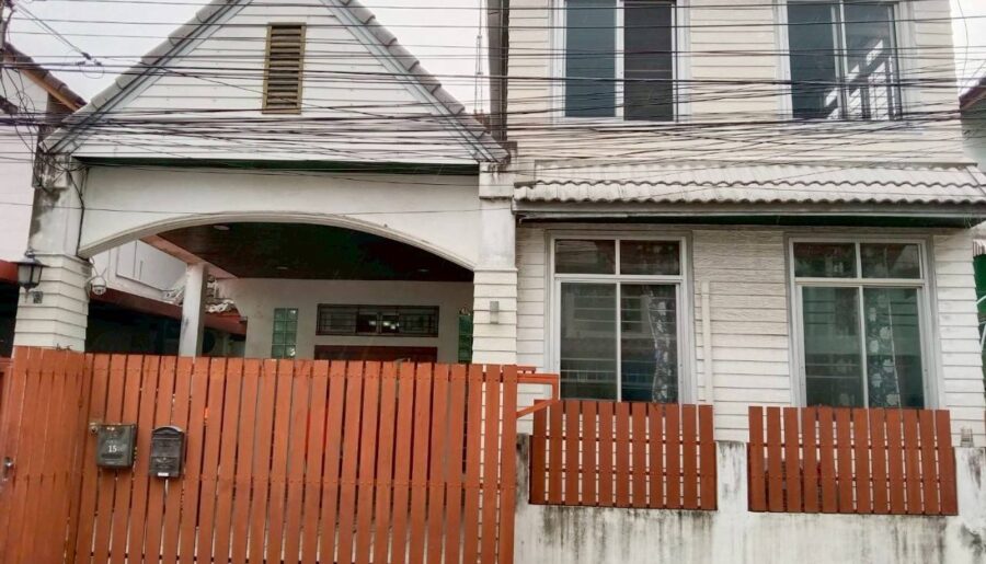 ขายบ้านแฝดสไตล์บ้านเดี่ยว หมู่บ้านสีฟ้า ซอยลาดพร้าว 101 (แยก33) ก