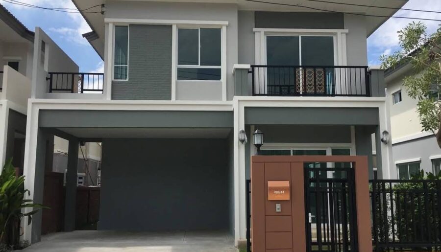 ขายบ้านพร้อมอยู่ บรรยากาศเงียบสงบ ภัสสร เพรสทีจ ลุกซ์