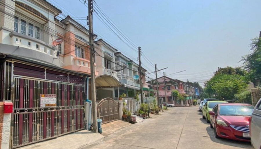 ขายถูกบ้านมือสอง กระทุ่มล้ม