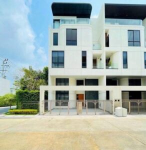 ขาย,ทาวน์โฮม,ทาวน์โฮมหรูพระราม3  ,ทาวน์โฮมหรูพระราม3  ,ใกล้สาทรสีลม,รายล้อมด้วยโรงเรียนนานาชาติ ,Luxury-Townhome-Located-in-the-heart-of RamaIII–Sathupradit,Luxury-townhome-Rama3-For-Home-office